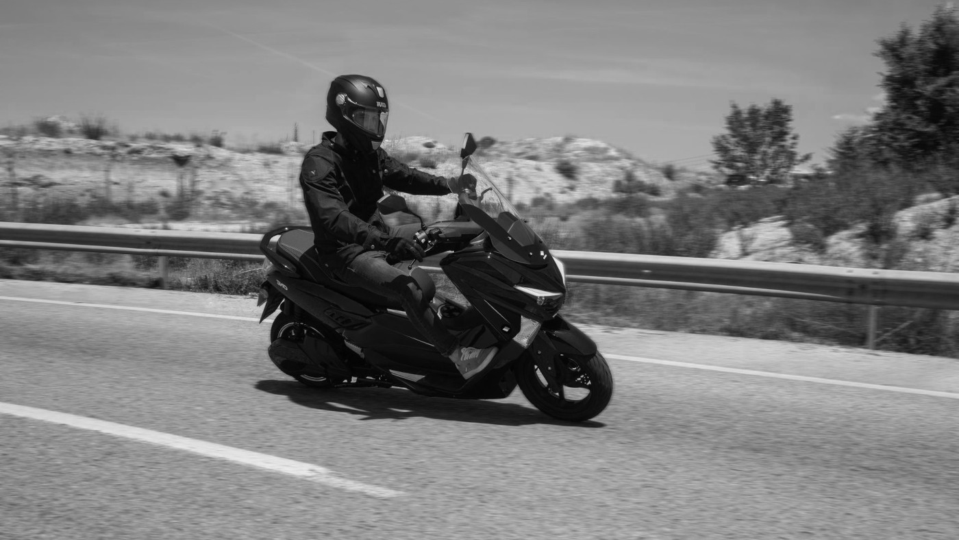 tu moto 100% electrica en Segovia, distribuidor oficial de motos de última generación Velca en Segovia